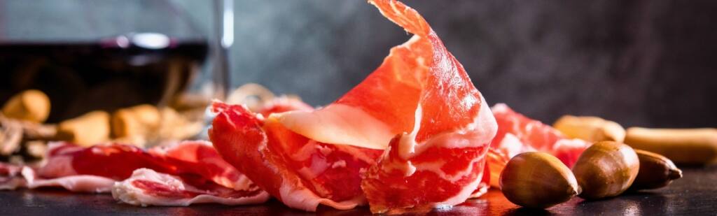 Cómo clasificar diferentes tipos de jamón ibérico bellota, cebo, y más.