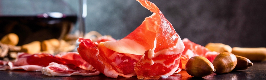 Cómo clasificar diferentes tipos de jamón ibérico bellota, cebo, y más.